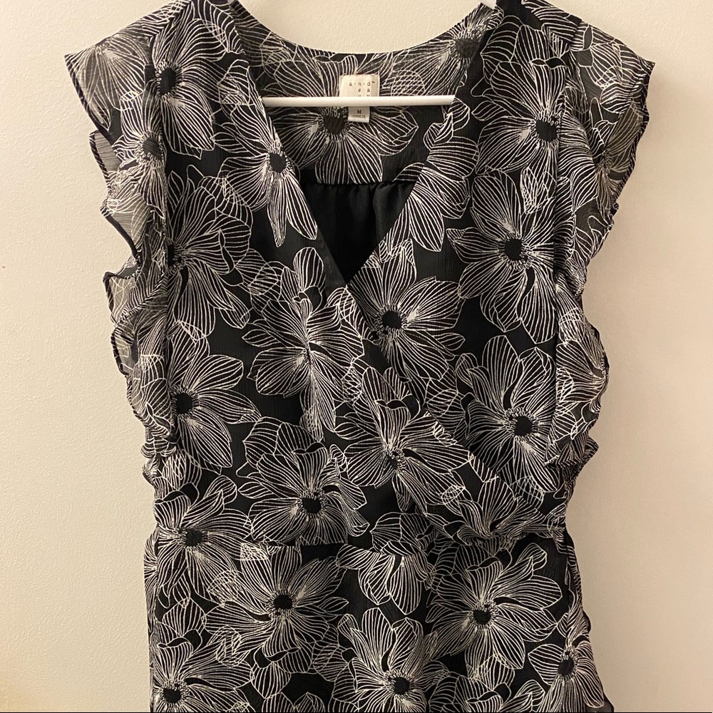 V-neck Black dress with white flowers and a tie